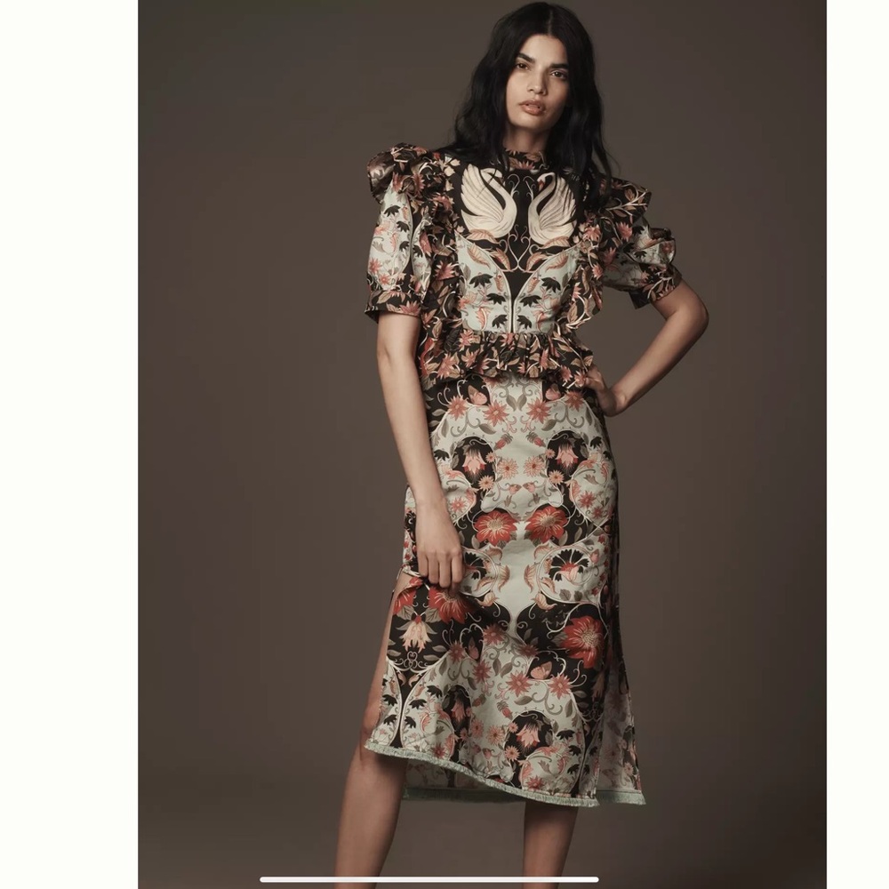 ❤️❤️ Farm Rio Flowing Beauty Short-Sleeve Slim
Midi Dress❤️❤️